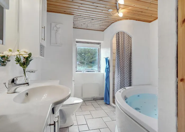 בית נופש Four-bedroom In
