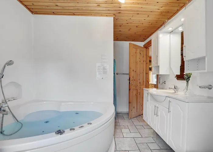 בית נופש Four-bedroom In *