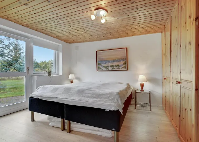 בית נופש Four-bedroom In