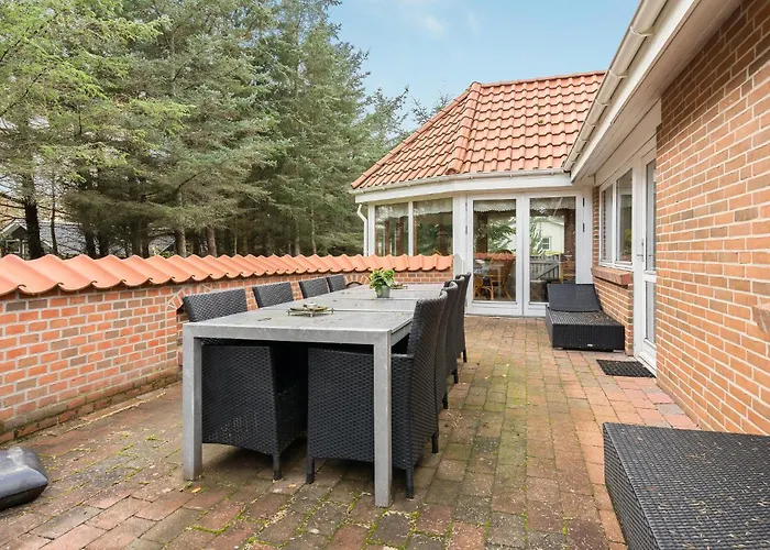 בית נופש Four-bedroom In *