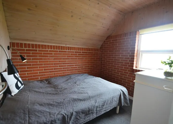 בית נופש Four-bedroom In טהיסטד