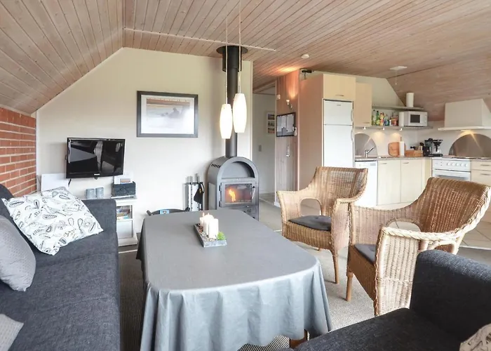 בית נופש Four-bedroom In *